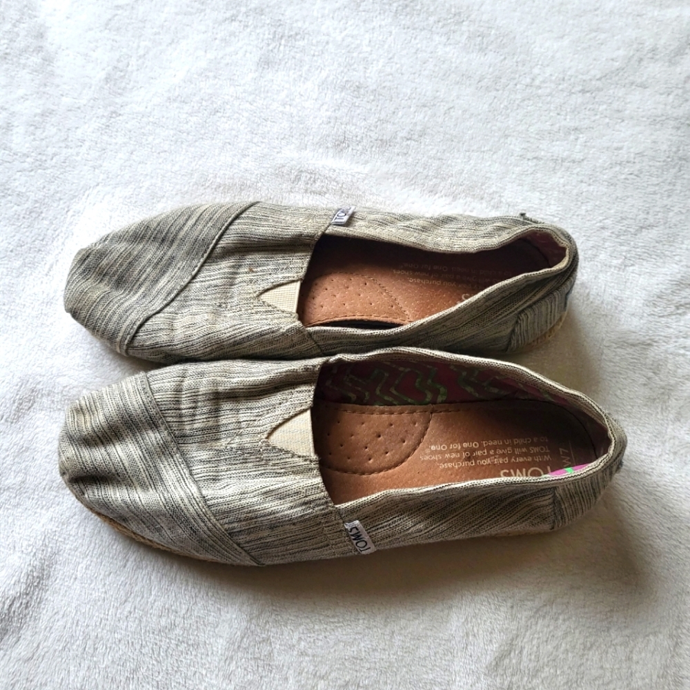 Toms flats loafers striped black white size 7W
